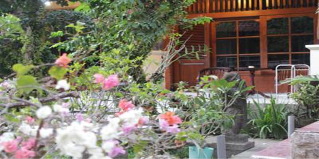 Agung And Sue Watering Hole I Hotel Sanur  Bagian luar foto