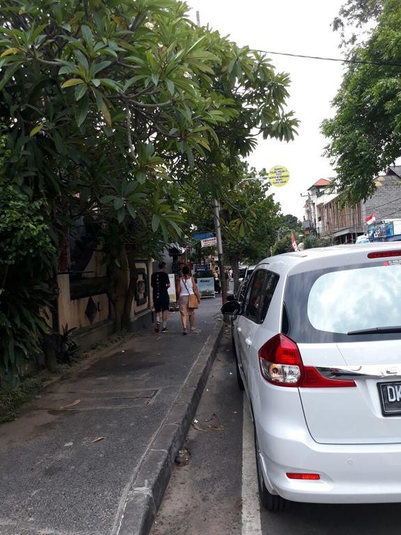 Agung And Sue Watering Hole I Hotel Sanur  Bagian luar foto