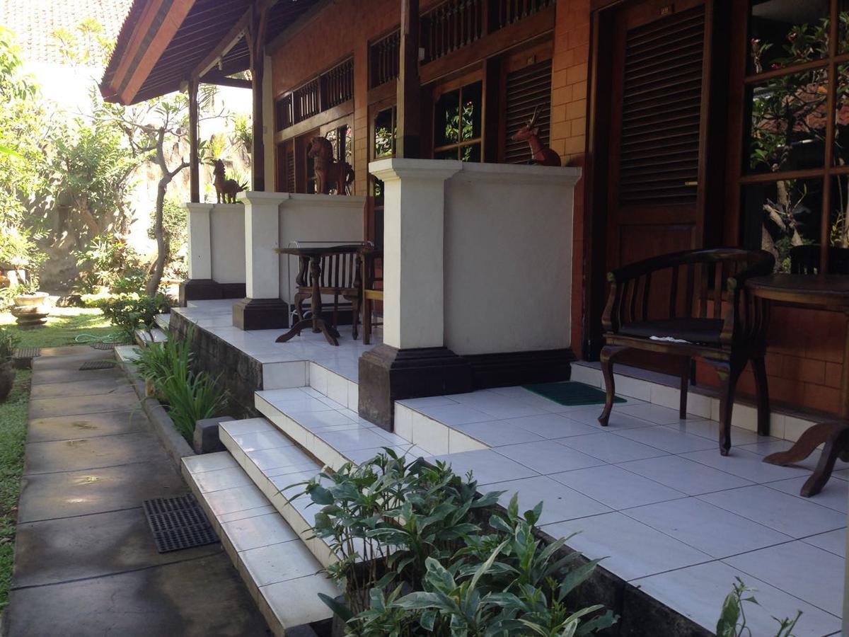 Agung And Sue Watering Hole I Hotel Sanur  Bagian luar foto